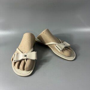 Michael Michael Kors Off-White Leather Bow Thongs, Size 6 1/2